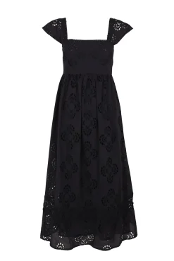 Abril. Vestido calado