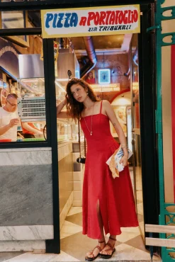 Ailin. Vestido midi rojo