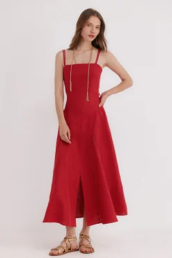 Ailin. Vestido midi rojo