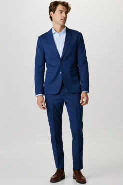 Americana de traje Slim Fit confeccionada con materiales reciclados.