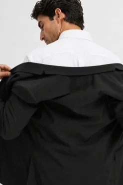Americana de traje Slim Fit confeccionada con materiales reciclados.
