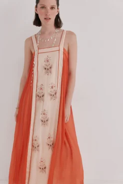 Asela. Vestido con abalorios