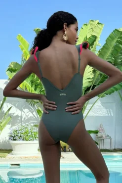 Bañador con volante escote V
