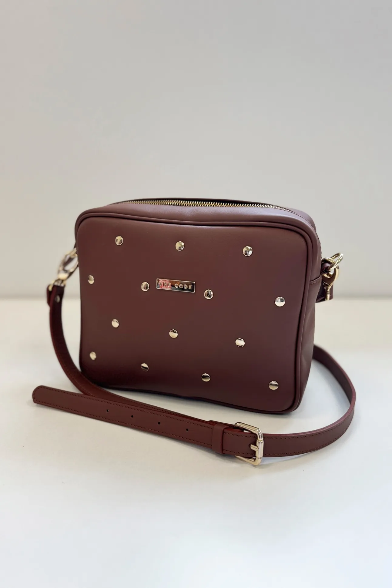 Bandolera Charlotte piel y tachas