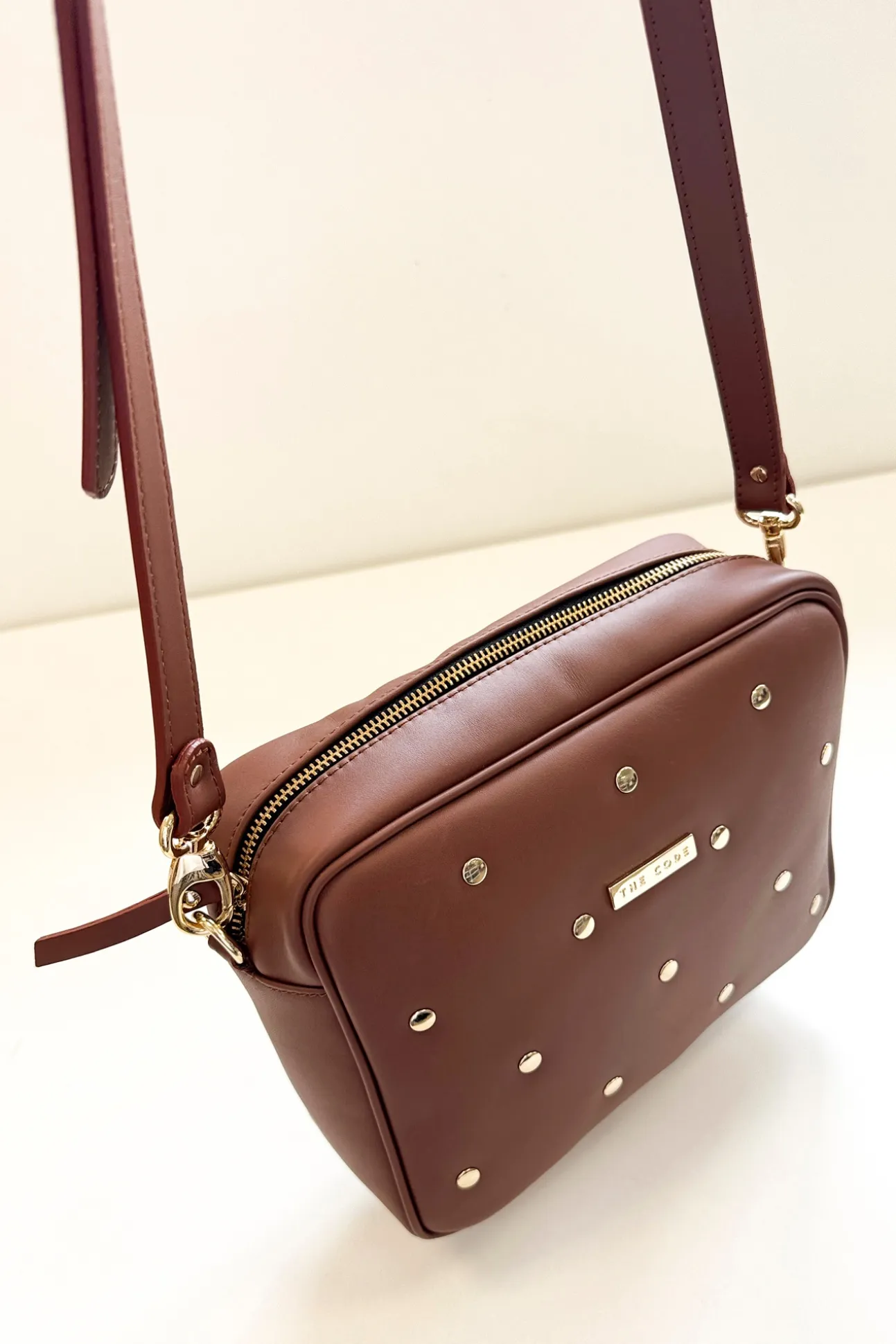 Bandolera Charlotte piel y tachas