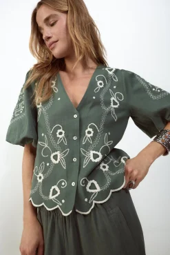 Blusa bordado manga farol