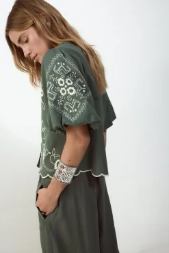 Blusa bordado manga farol