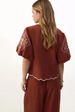 Blusa bordado manga farol