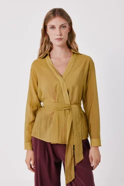 Blusa cruzada ligera
