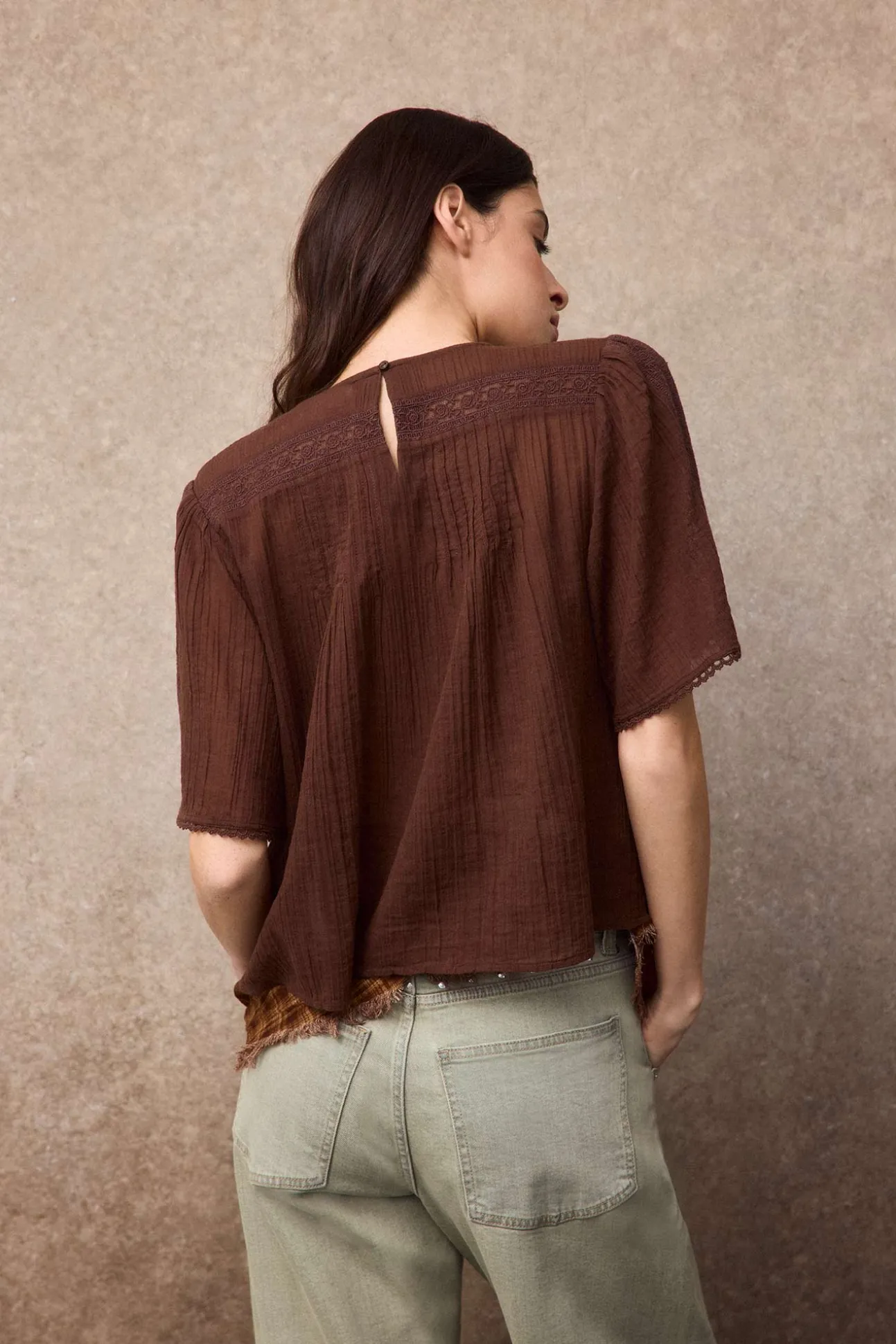 Blusa detalles encaje