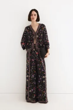 Blusa estampada con cenefas