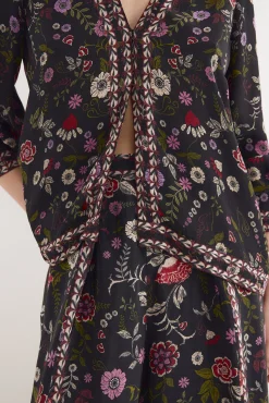 Blusa estampada con cenefas