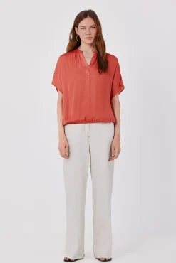 Blusa satinada manga corta