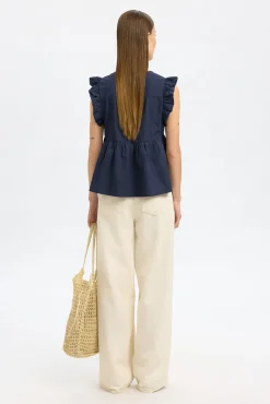Blusa sin mangas y volantes