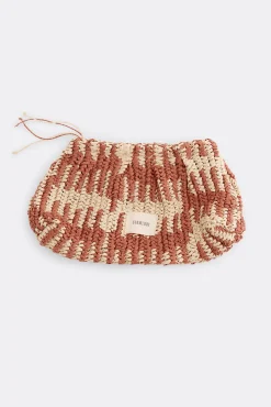 Bolso pouch rafia