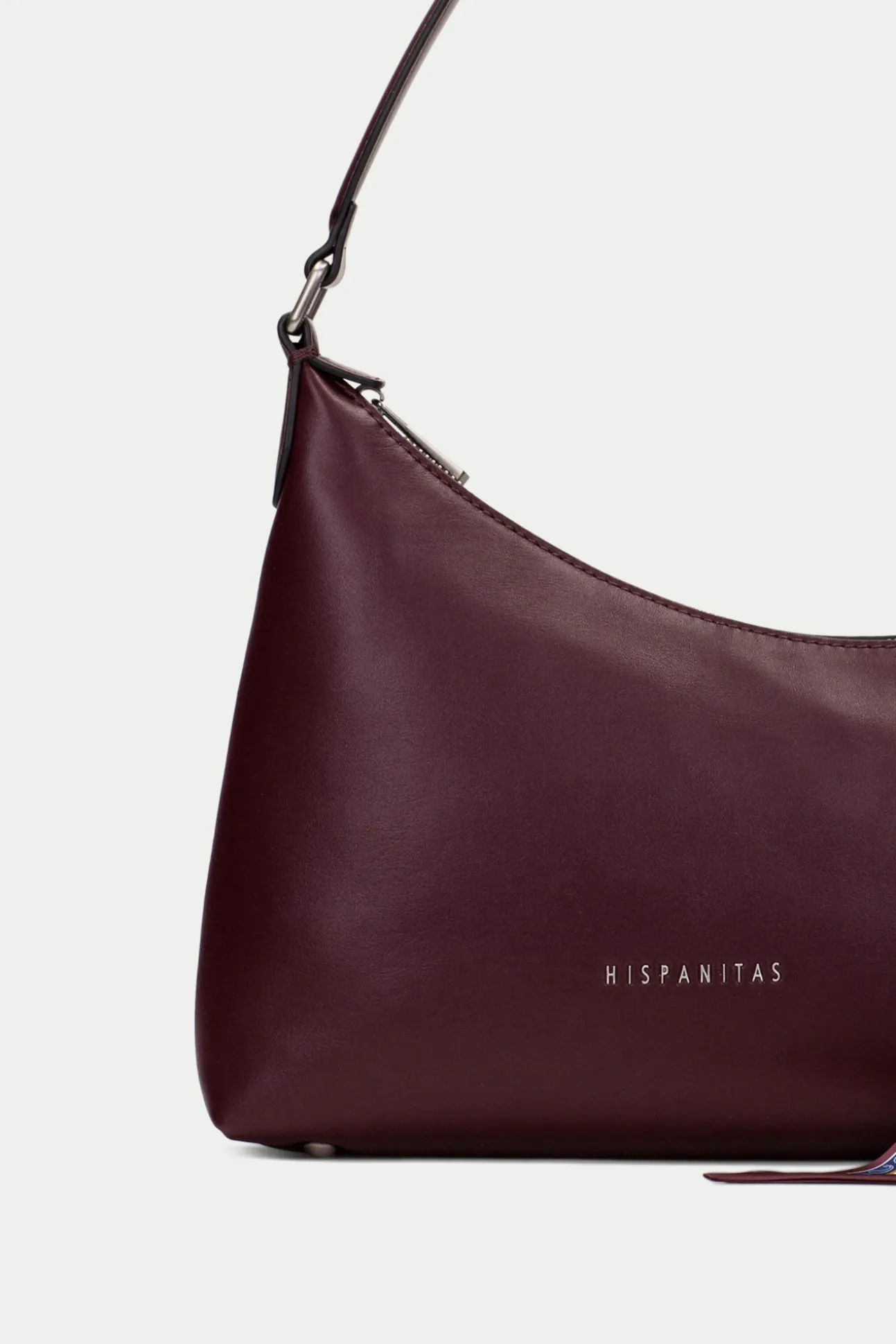 Bolso tipo hobo curvado