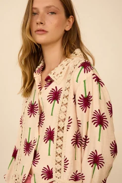 Camisa con estampado palmeras