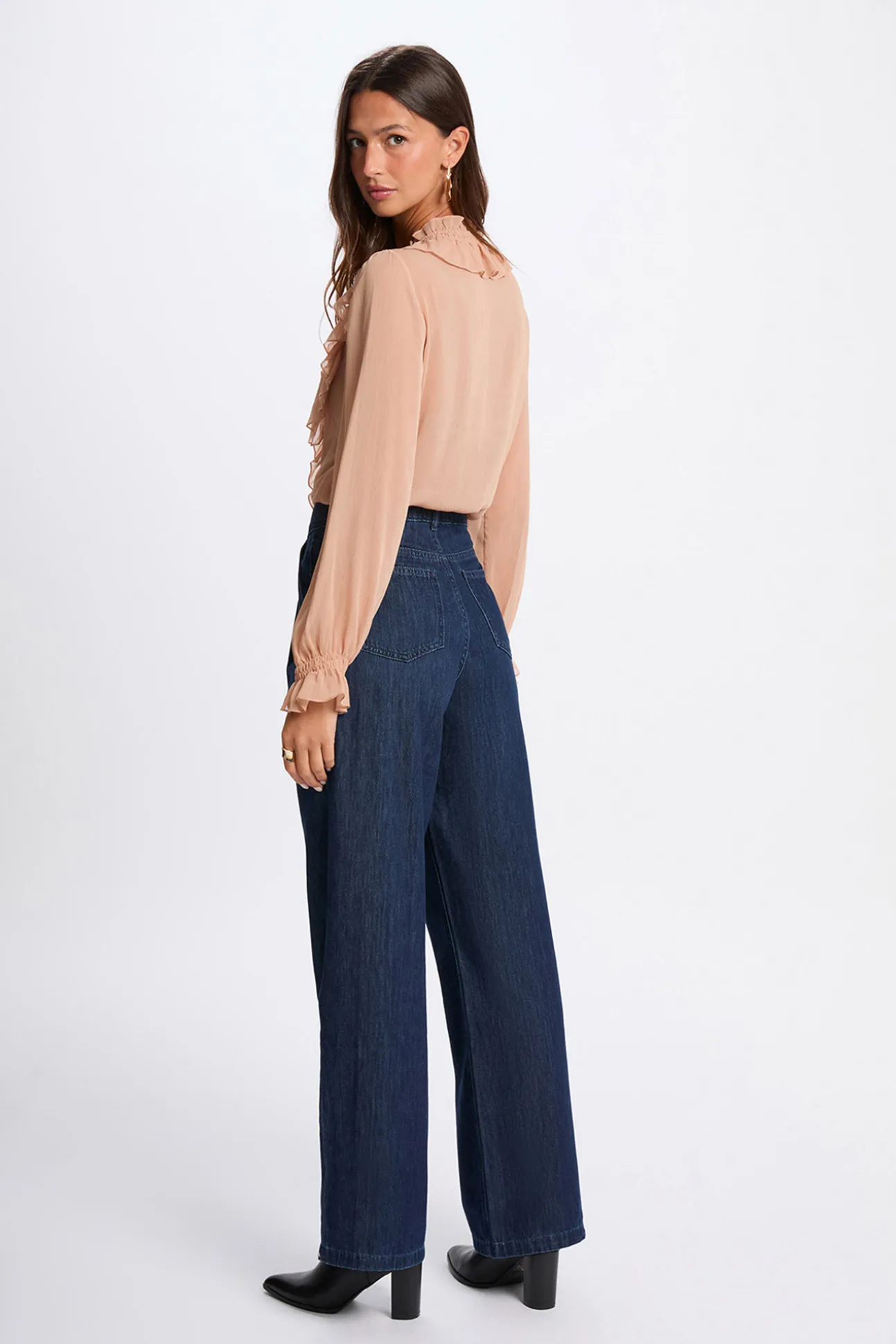 Camisa fluida con cuello en v