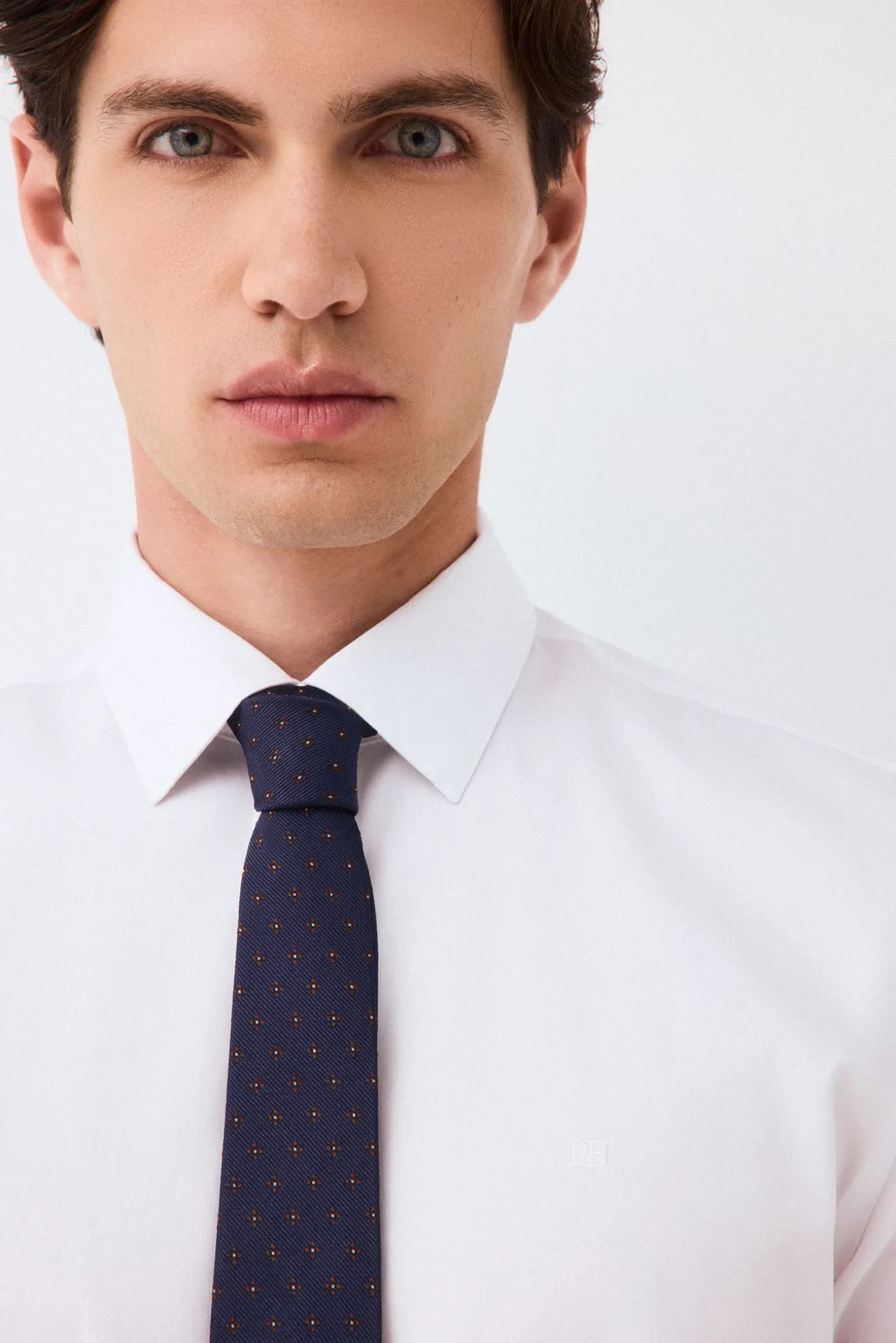 Camisa vestir lisa non iron + antimanchas slim fit
