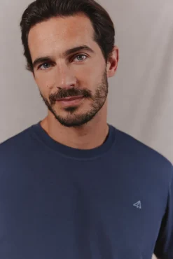 Camiseta básica lavada con bordado avión