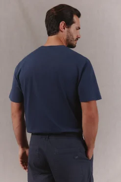 Camiseta básica lavada con bordado avión