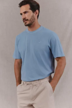 Camiseta básica lavada con bordado avión