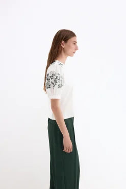 Camiseta combinada con bordados