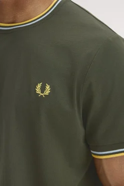 Camiseta con ribete con dos franjas