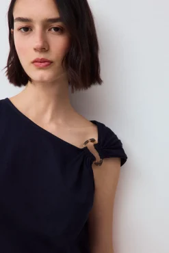 Camiseta drapeada sin mangas detalle de hebilla
