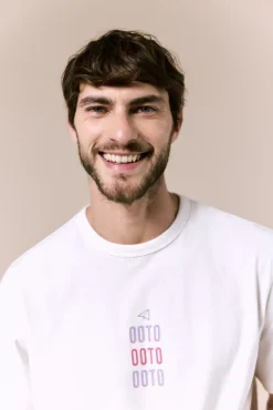Camiseta lavada con logo
