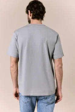Camiseta lavada con logo