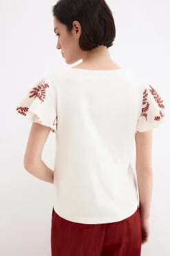 Camiseta manga corta y con volantes bordados