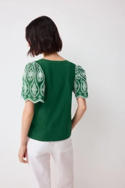 Camiseta manga volante bordado
