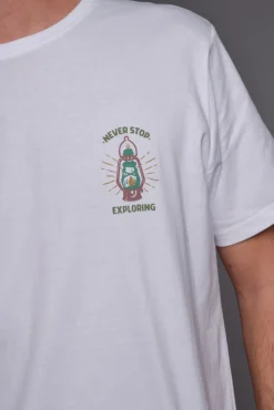 Camiseta Never Stop Exploring