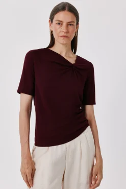 Camiseta nudo escote