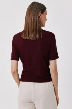 Camiseta nudo escote