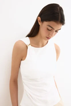 Camiseta sin mangas detalle hombro