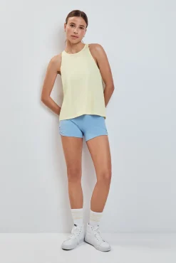 Camiseta sin mangas espalda abierta