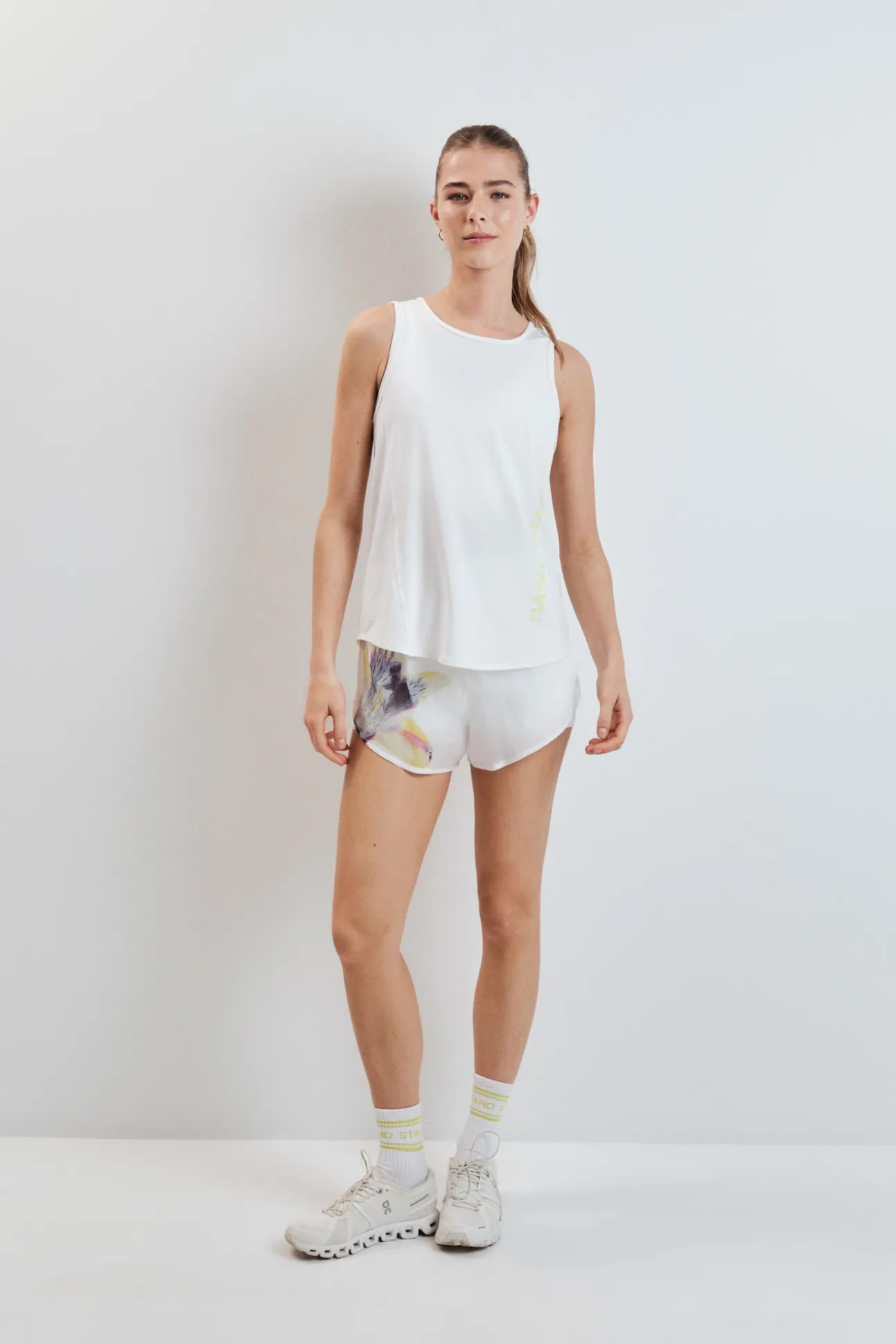 Camiseta técnica halter sin mangas blanca