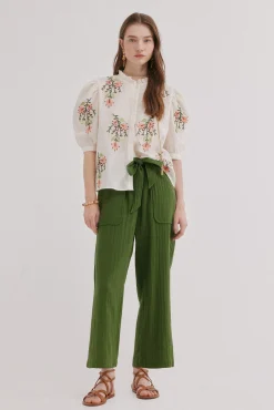 Capri. Blusa bordado floral