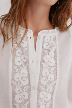 Caridad. Blusa romántica