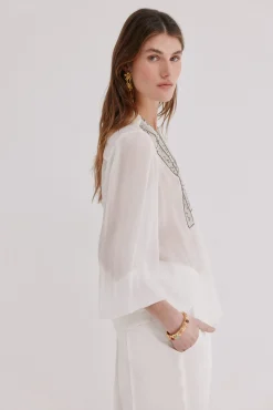 Carla. Blusa bordada