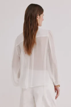 Carla. Blusa bordada