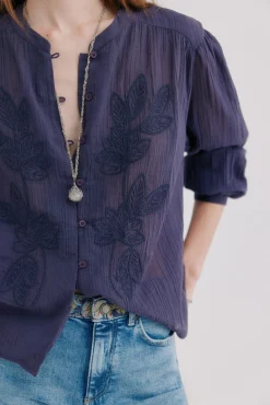 Cassie. Blusa bordada