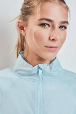 Chaqueta cortavientos azul