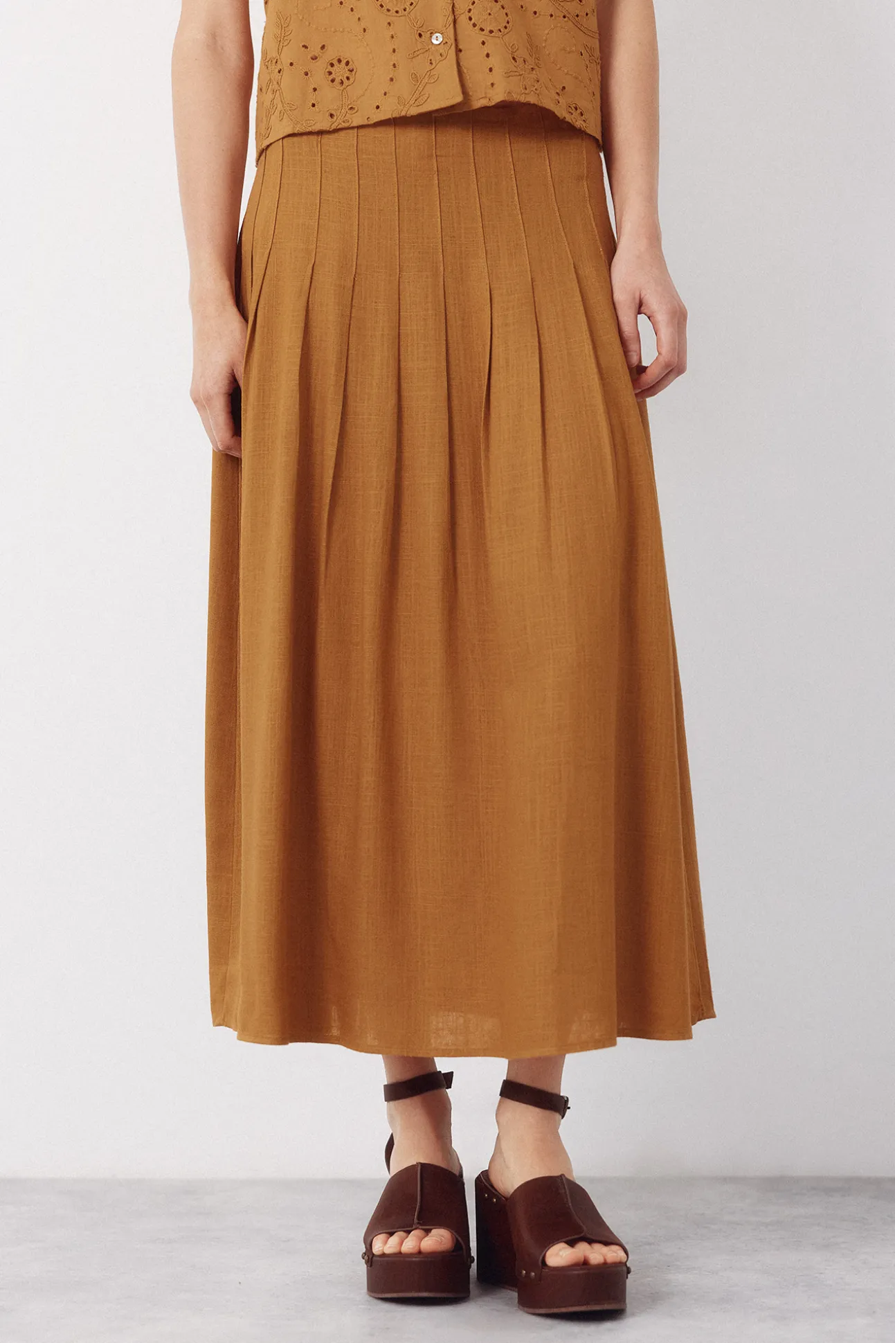 Falda midi tablas