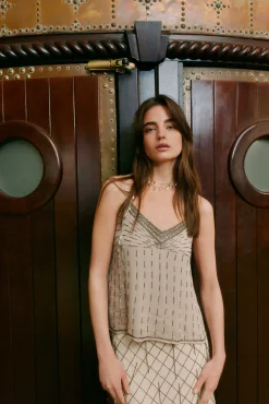 Gabriela. Top bordado