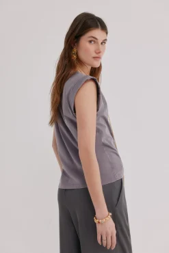 Mabel. Camiseta con solapa