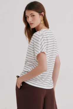 Mía. Camiseta de rayas