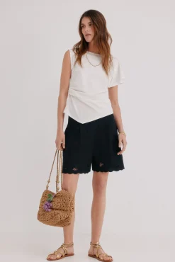 Melania. Camiseta asimétrica